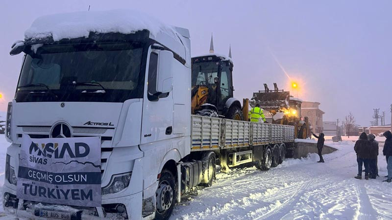 MÜSİAD'tan Deprem Bölgesine İş Makinesi Yardımı
