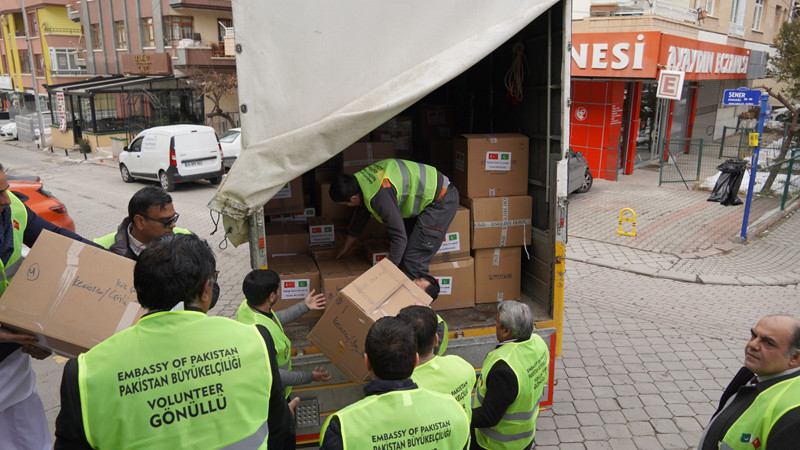 Pakistan'dan Keçiören Yardım Toplama Merkezine Destek