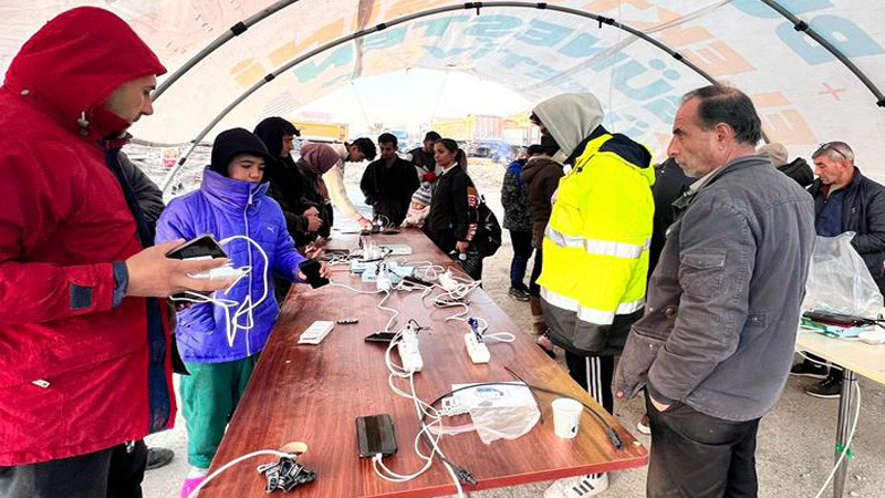 Yenimahalle'den Deprem Bölgesine Şarj ve Aydınlatma Paneli