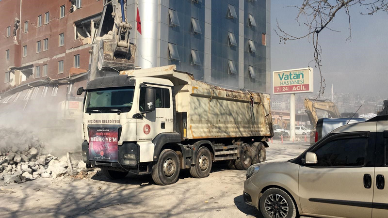 Keçiören Belediyesi İş Makinalarıyla Deprem Bölgesinde