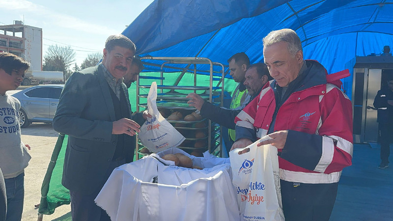 Sultangazi Belediyesi'nden Deprem Bölgesine Sıcak Ekmek