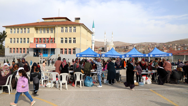 Çubuk'ta Depremzedeler Yararına Kermes Düzenlendi