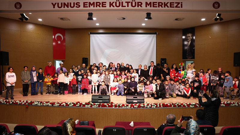 Gönüllü Öğretmenlerden Depremzede Çocuklara Tiyatro