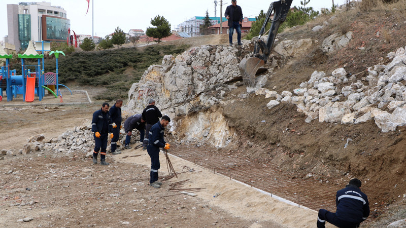 Elmadağ Belediyesi'nden Parklara Estetik Dokunuş