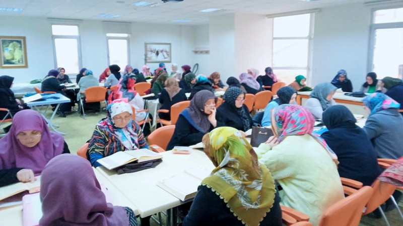 Pursaklar'da Hanımlar Mukabele Programında Buluşuyor
