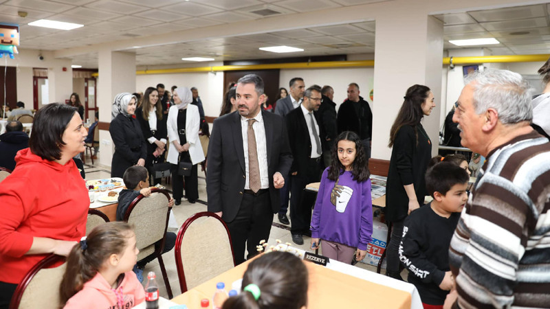 Ertuğrul Çetin Depremzedelerle İftarda Buluştu