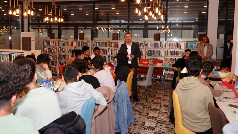 Murat Ercan Millet Kıraathanesi'nde Gençlerle Sahur Yaptı