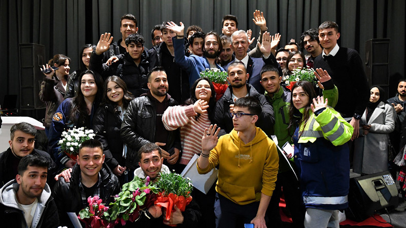 Mansur Yavaş Gönüllü Gençlerle İftarda Buluştu