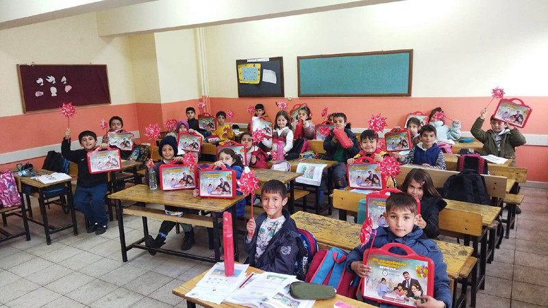 Kahramankazan'dan Erkenek'e Kırtasiye Yardımı