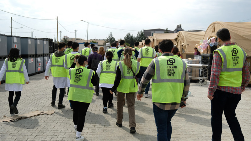Lokman Hekim'den Depremzede Öğrencilere Burs Desteği