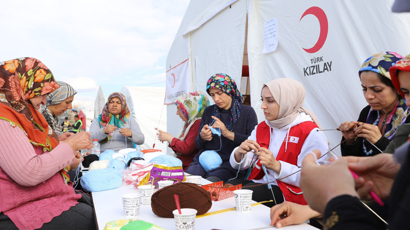 Kızılay Depremzedeleri Yalnız Bırakmıyor