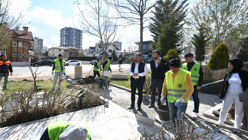 Pursaklar'da Parklar Baştan Sona Yenileniyor
