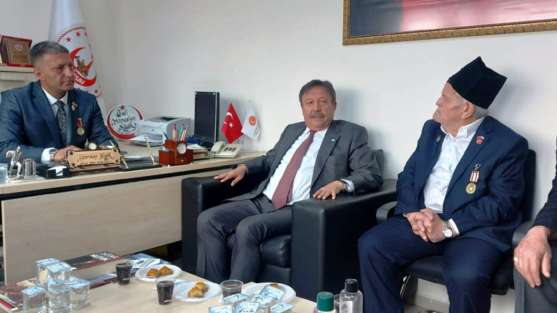 Yüksel Arslan'dan Gaziler ve Şehit Aileleri Vakfı'na Ziyaret