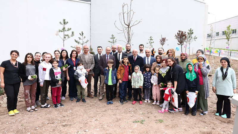 Etlik Şehir Hastanesi'nde Fidanlar Toprakla Buluştu