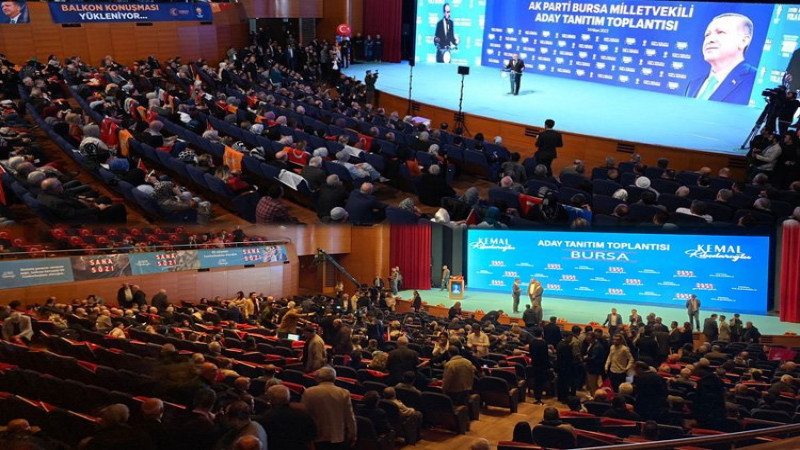 AK Parti ve CHP Bursa’da aday şov için yarıştı! 