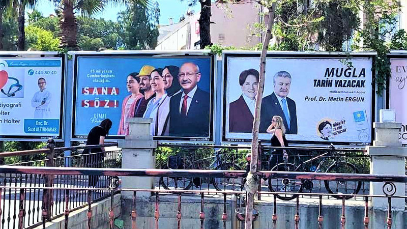 Kadın Milletvekili Adayının Afişini İndirdiler