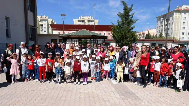 Sincan Belediyesi Sevgi Bahçesi Öğrencilerle Şenlendi
