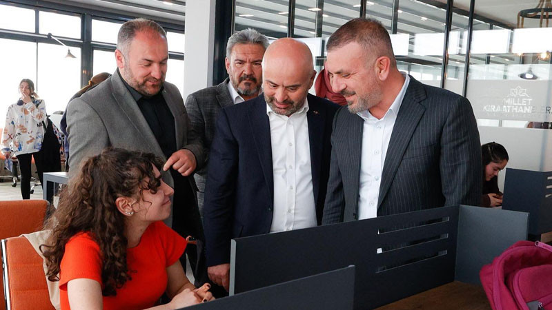 Murat Ercan Millet Kıraathaneleri'nde Gençlerle Buluştu
