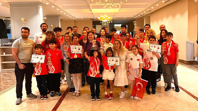 Satranç Genç Millilerden Avrupa'da Tarihi Başarı