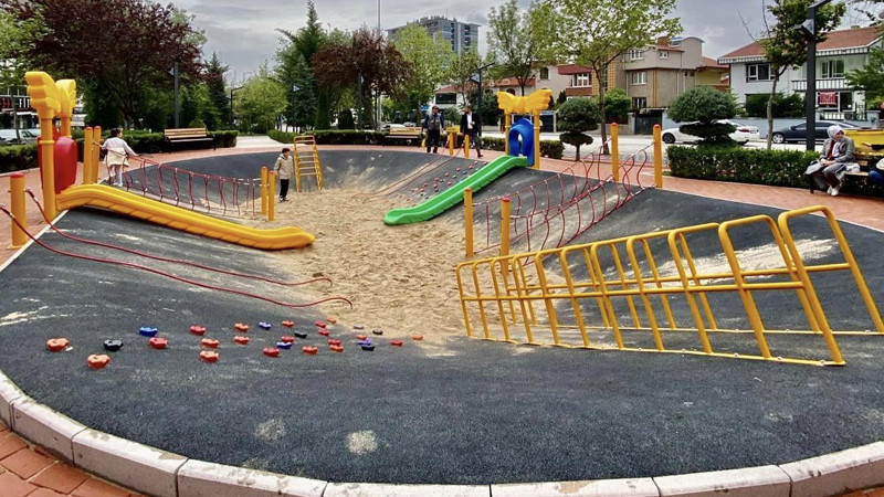 Pursaklar'da Yenilenen Park Göz Kamaştırıyor