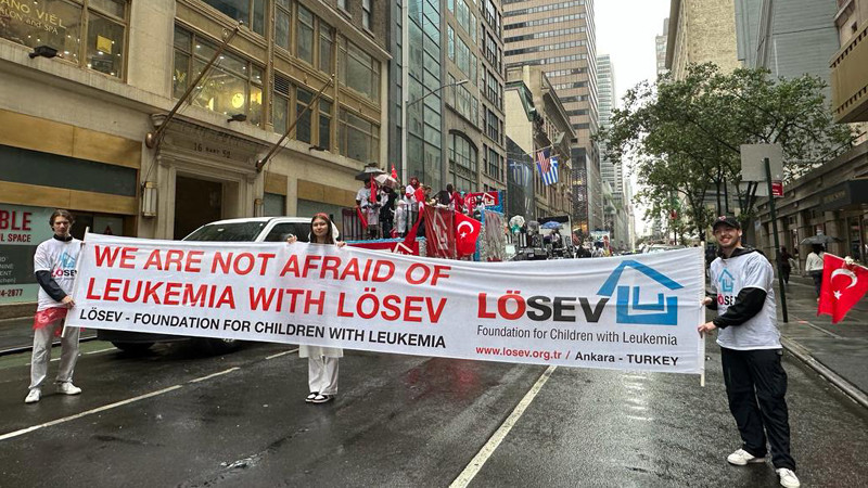 New York Sokakları LÖSEV diye inledi