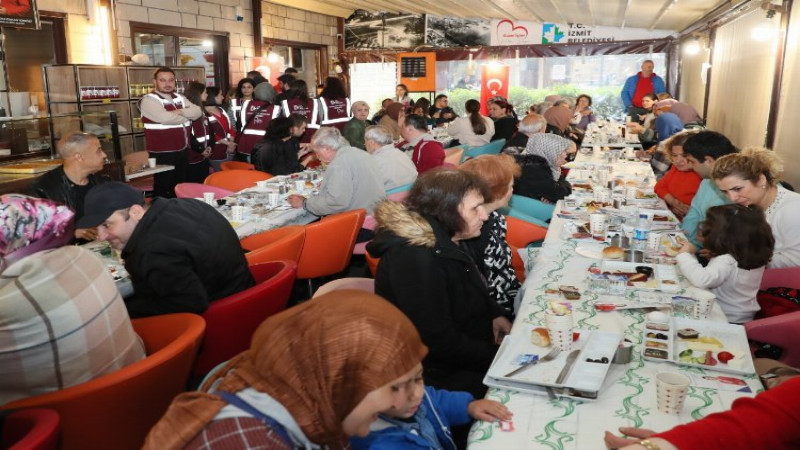 İzmit'te engelli dernekleri kahvaltıda buluştu