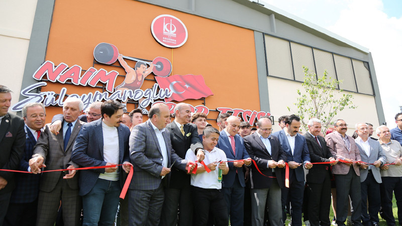 Keçiören'e Naim Süleymanoğlu Kapalı Spor Salonu