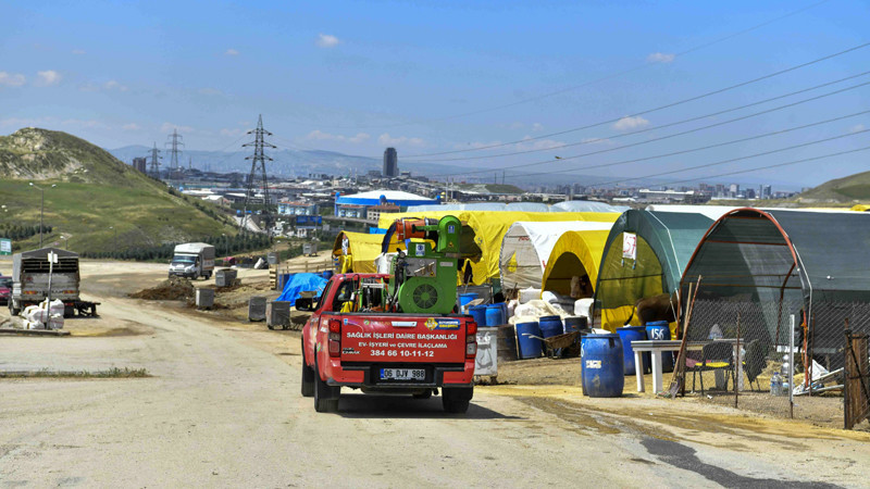 Ankara'da Kurban Pazar Alanları İlaçlanıyor