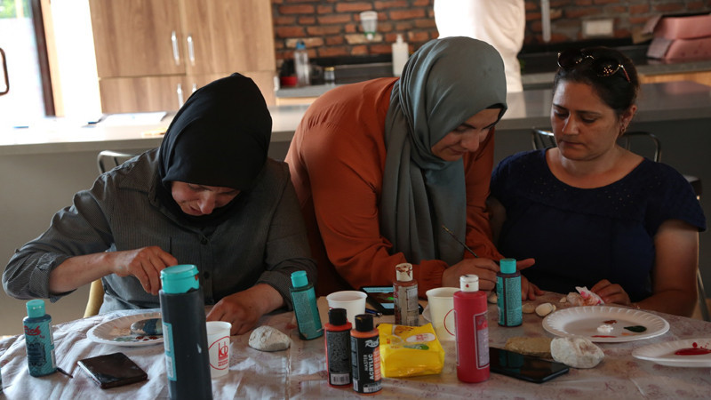 Keçiörenli Kadınlar Taş Boyamayı Öğrendiler