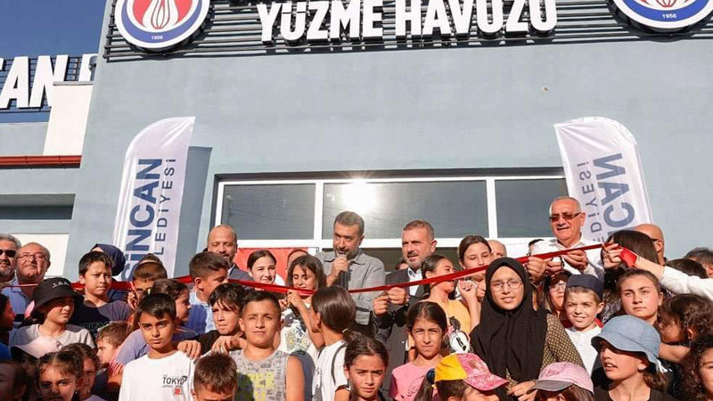 Yenikent Yüzme Havuzu Hizmete Açıldı