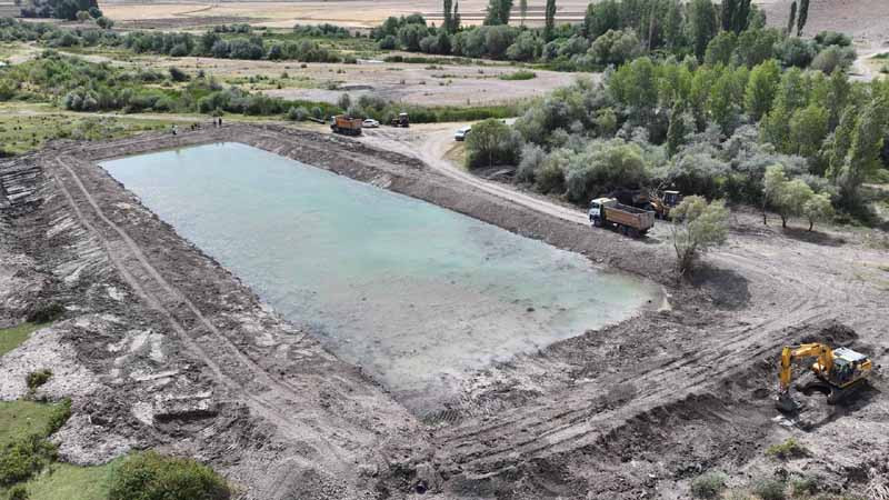 Büyükşehir'den Hayvan Su İçme Göleti Temizliği