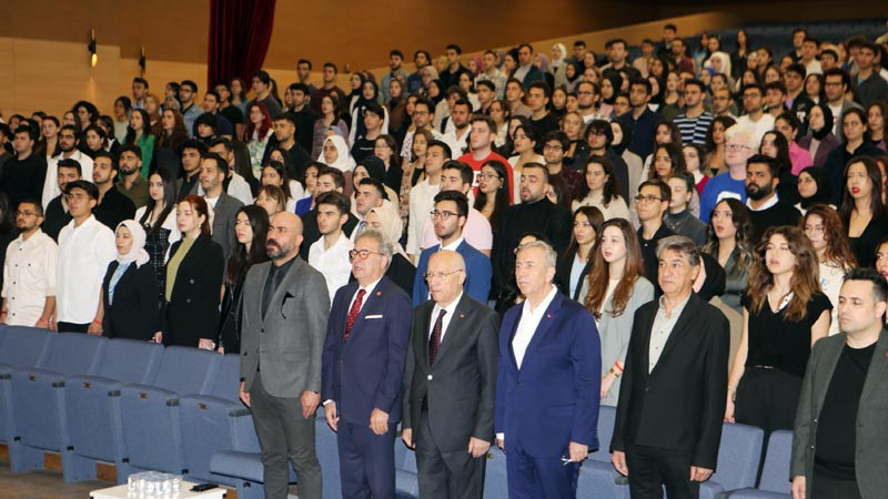Doktorlar Nazım Hikmet Kongre Merkezi'nde Buluştu