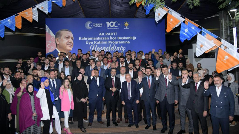Kahramankazan'da AK Parti'ye 1.500 Kişi Katıldı