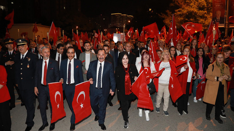 Etimesgut'ta Coşkulu Kortej ve Fener Alayı