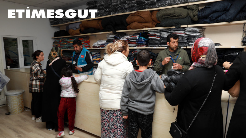 Etimesgut'ta 5 Bin Çocuğa Kışlık Kıyafet Desteği