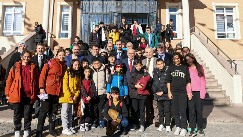 Keçiörenli Öğrenciler Yeni Halı Sahalarına Kavuştular