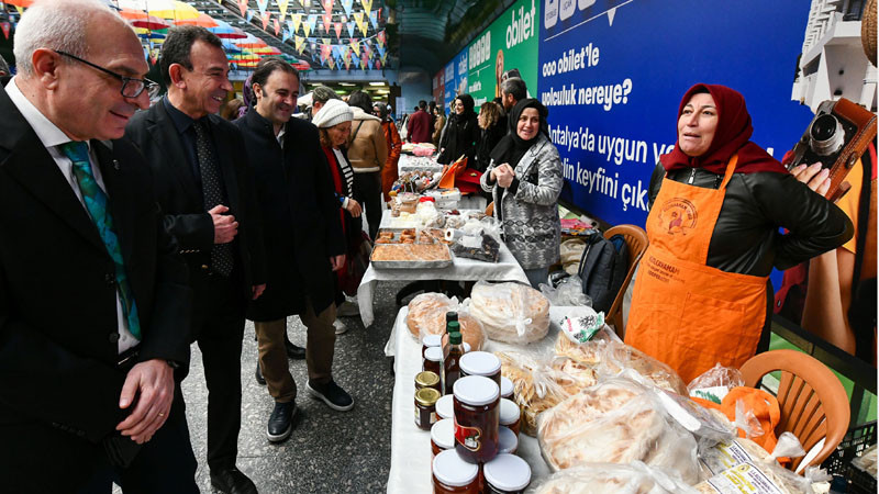 AŞTİ'de Kadın Emeği Pazarı Yoğun İlgi Gördü