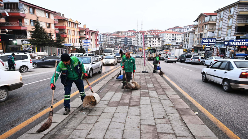 Büyükşehir Belediyesi'nin İşini de Mamak Belediyesi Yapıyor