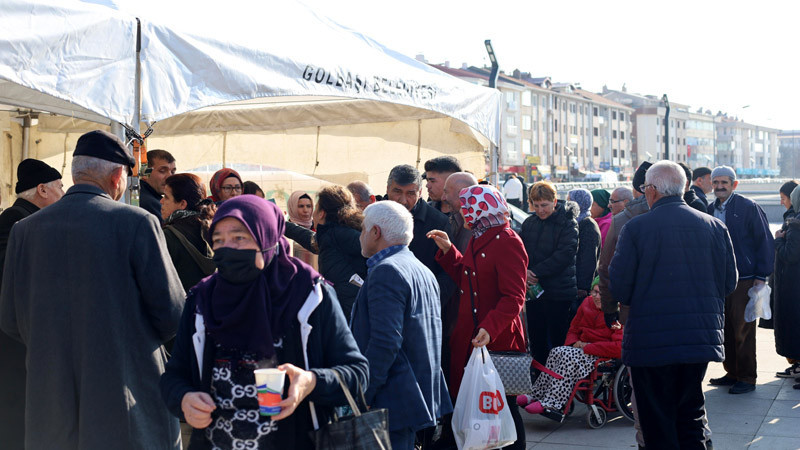 Gölbaşı Belediyesi'nden Kandil Simidi İkramı