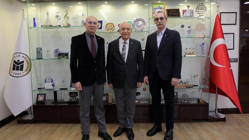 Erdal Beşikçioğlu Fethi Yaşar'ı Ziyaret Etti