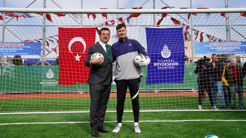 Küçükçekmece'de 100. Yıl Stadı Hizmete Açıldı