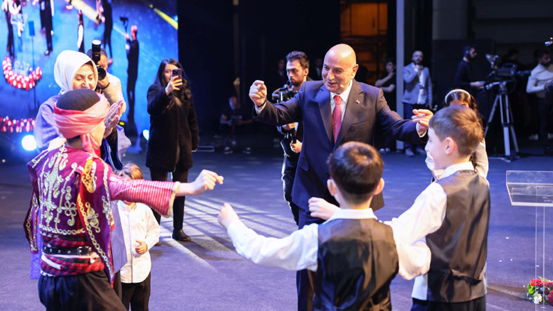 Turgut Altınok Gençlerle Ankara Havası Oynadı