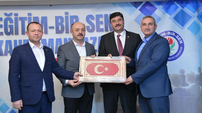 Eğitim Camiası Serhat Oğuz'un Yanında