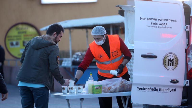 Yenimahallelilere Metro Önlerinde Çorba İkramı