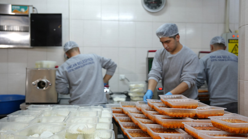 Sincan Belediyesi'nden İftar Sofralarına Sıcak Yemek+