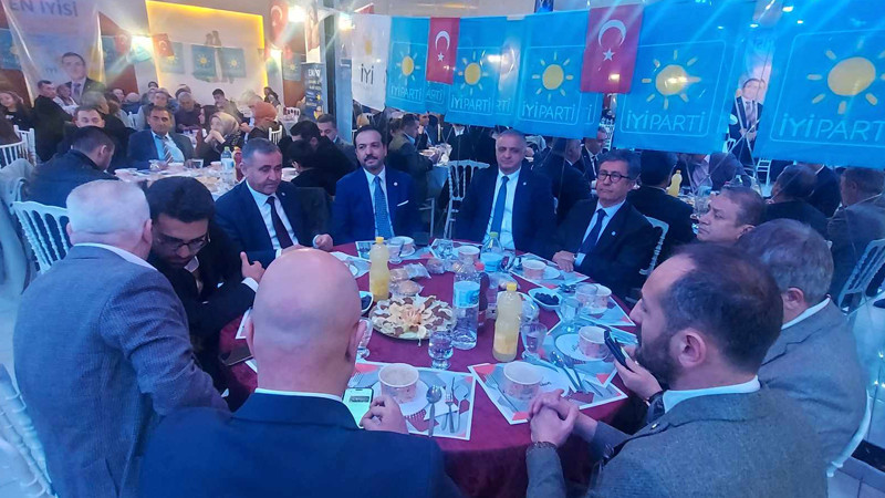 İYİ Partililer, Etimesgut'ta İftarda Buluştular