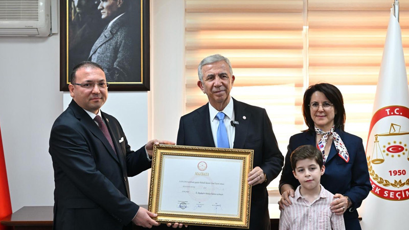 Mansur Yavaş Mazbatasını Aldı