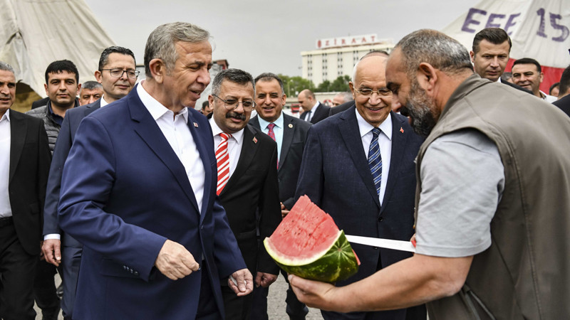 Mansur Yavaş Toptancı Hali'nde Alkışlarla Karşılandı