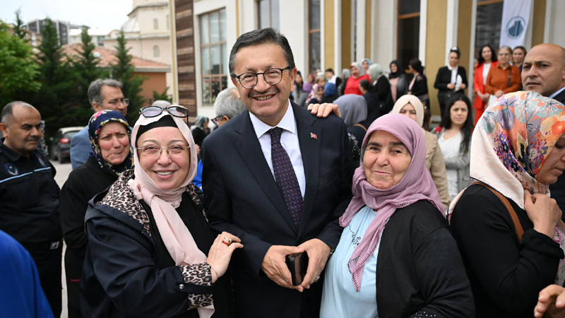 Altındağ'da Duygu Yüklü Anneler Günü Kutlaması