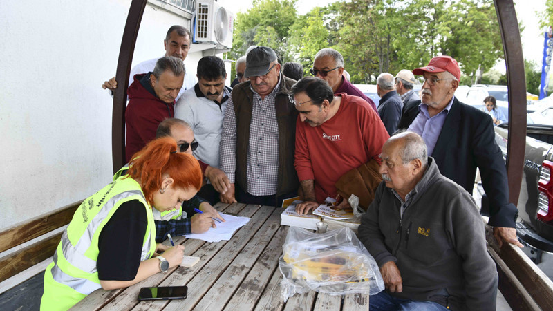 Büyükşehir'den Fondan Arı Yemi Desteği